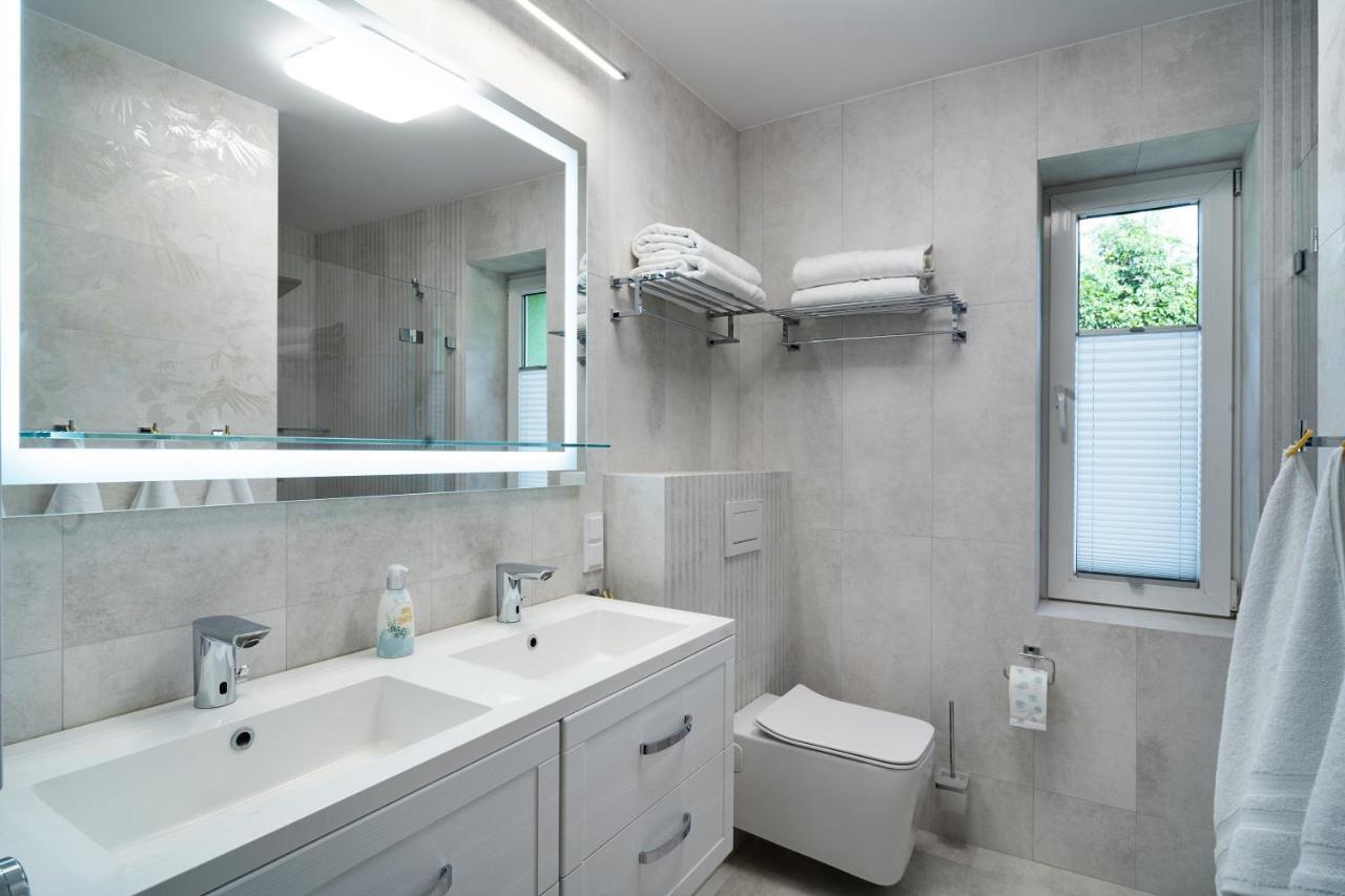 Apartament Zielony Przyladek Brwinow エクステリア 写真