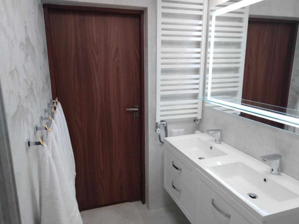 Apartament Zielony Przyladek Brwinow エクステリア 写真