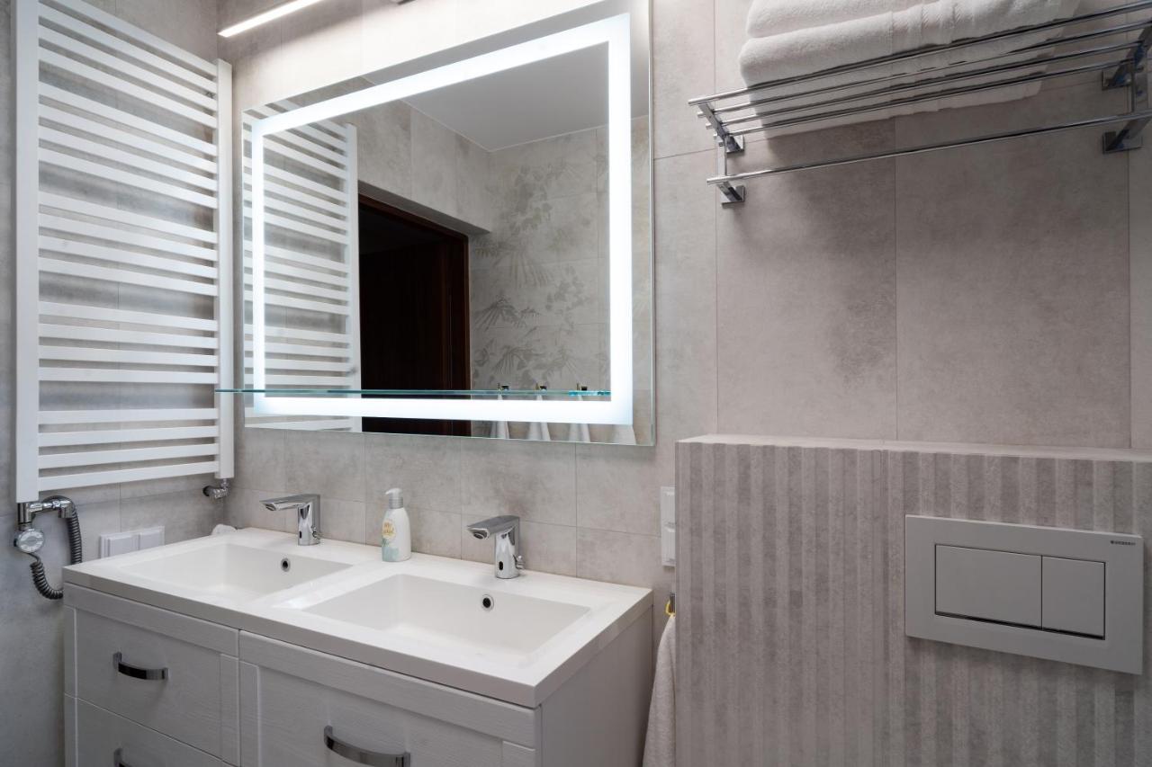 Apartament Zielony Przyladek Brwinow エクステリア 写真